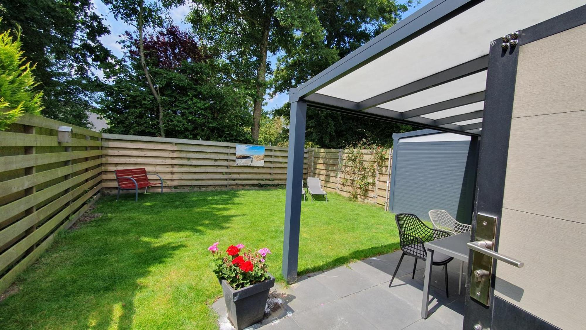 Luxe Zomerwoning Met Omheinde Tuin Voor Hond En Kinderen Dirkshorn Luaran gambar